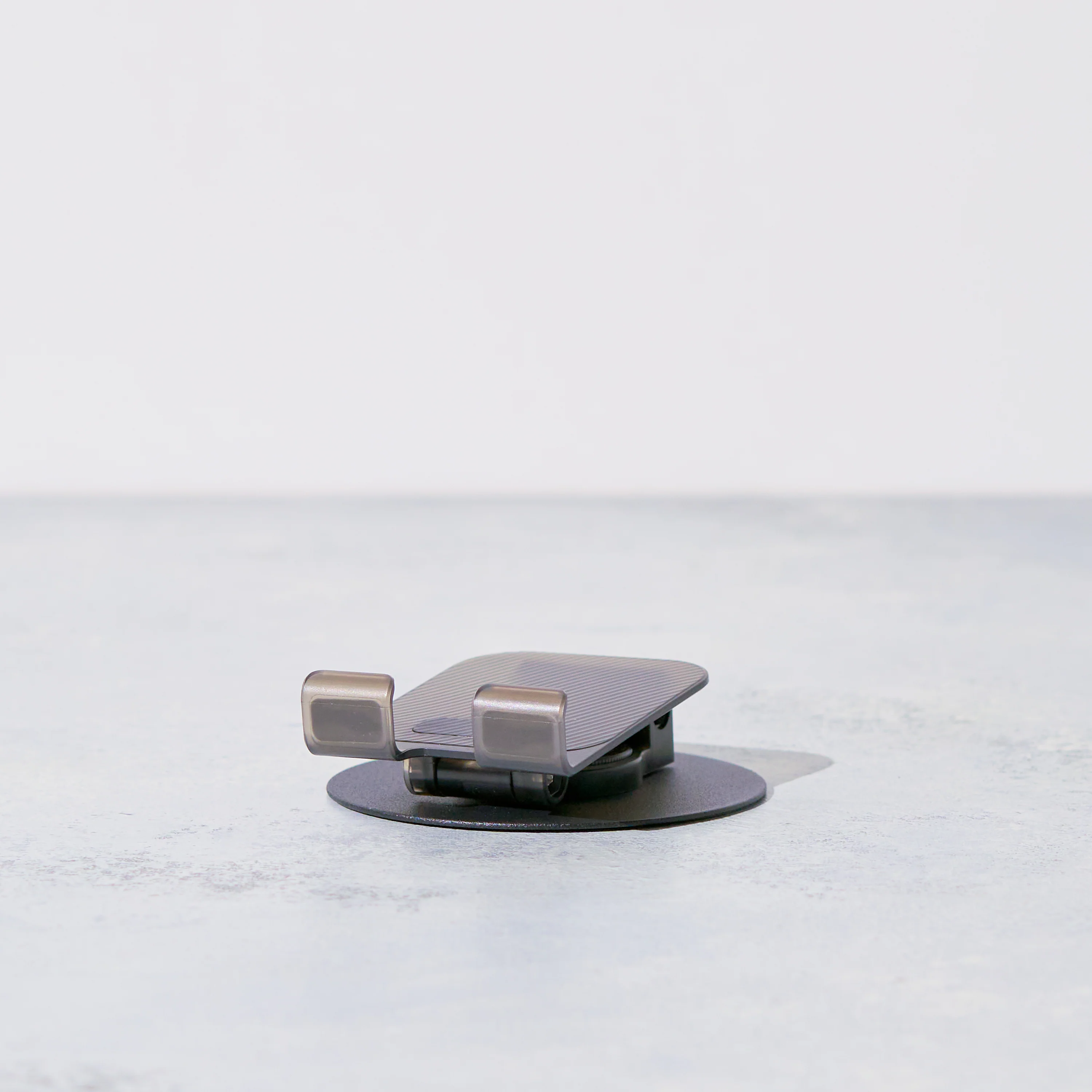 Collapsible Rotating Travel Phone Tripod - Image 4